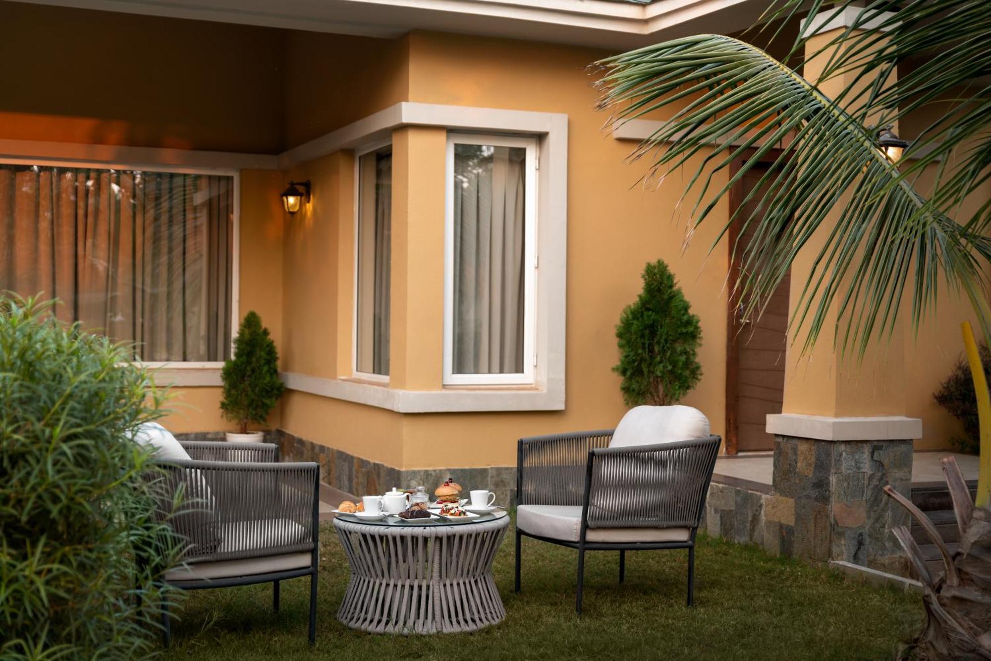 Hawthorn Suites By Wyndham Dwarka Exterior photo
