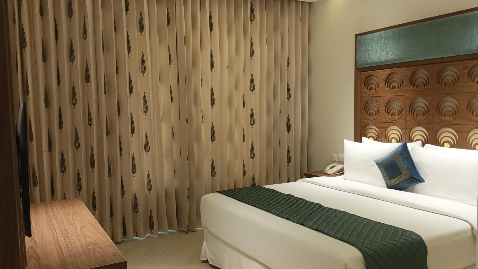 Hawthorn Suites By Wyndham Dwarka Exterior photo